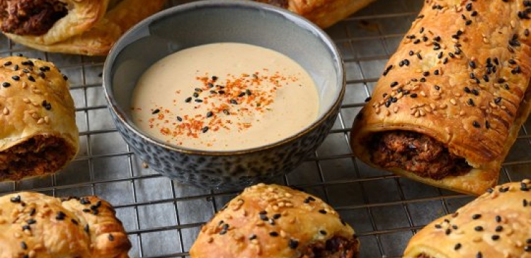 Vegan saucijzenbroodjes in Japanse stijl